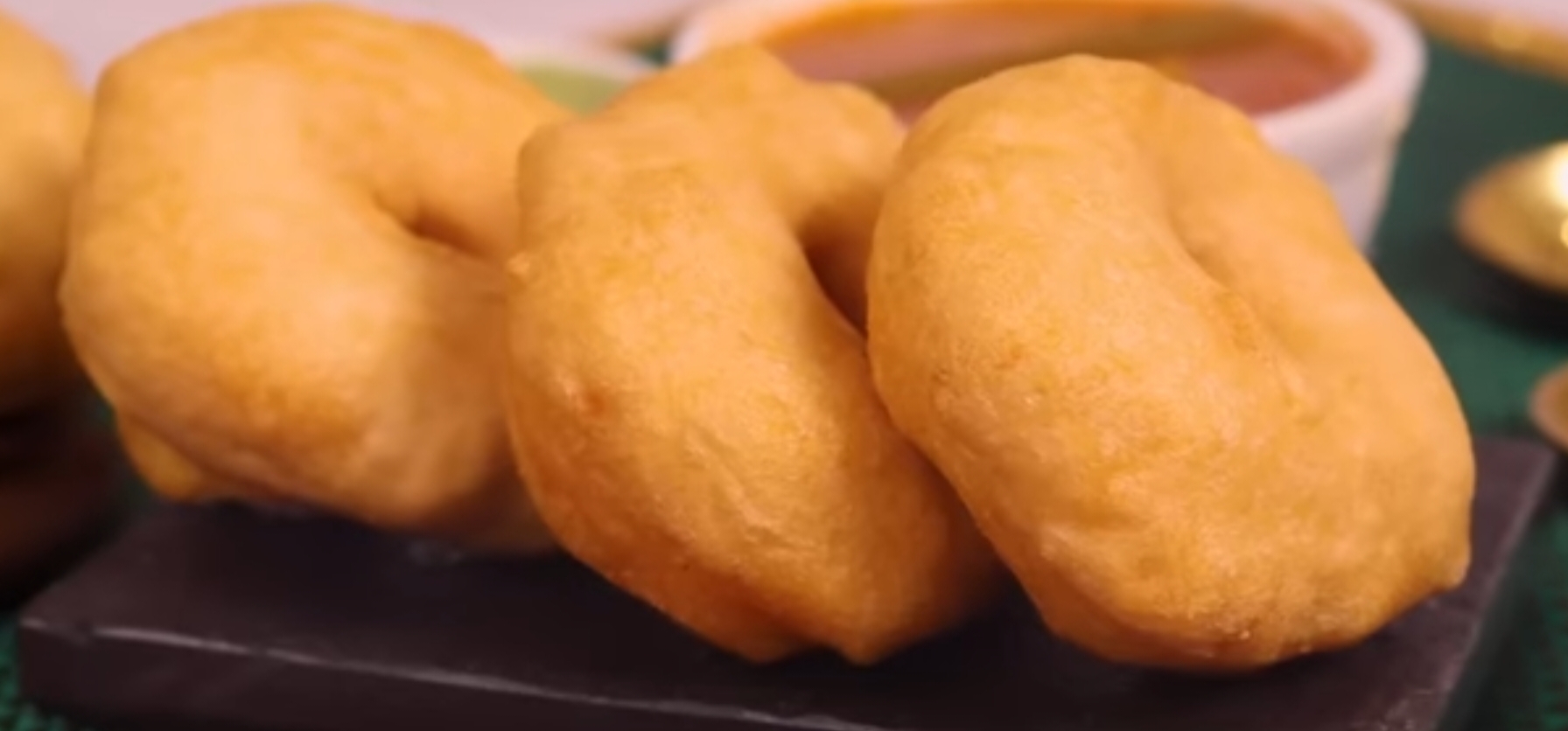 खमंग उडीद वडाआणि चटणी रेसिपी|udidvada recipe2025