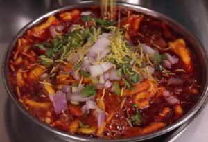 कोल्हापूरची झणझणीत मिसळपाव रेसिपी|misalpav recipe2025