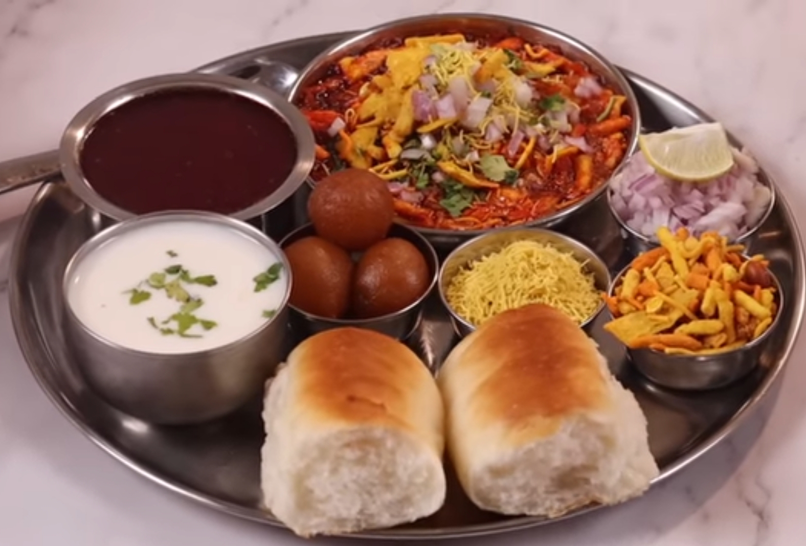 कोल्हापूरची झणझणीत मिसळपाव रेसिपी|misalpav recipe2025