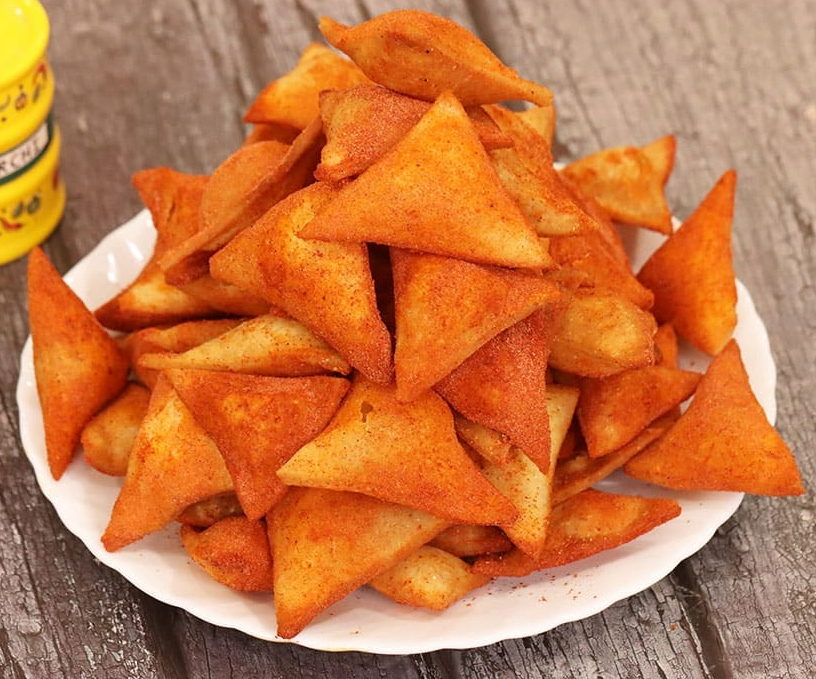crunchy snacks Rava puri